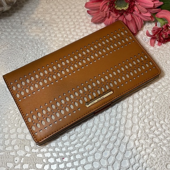 Stella & Dot vegan leather wallet - Picture 2 of 6